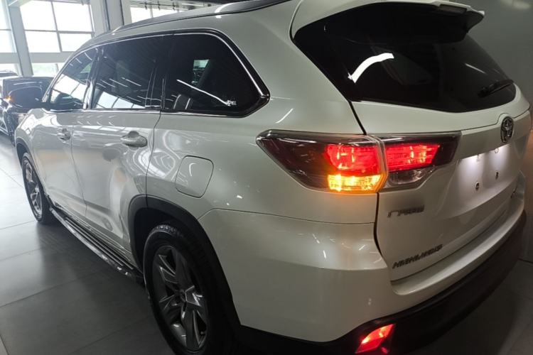 Used Toyota Highlander 2015 2.0T Four-Wheel Drive Luxury Edition 7-Seater Rear Left 45 Deg