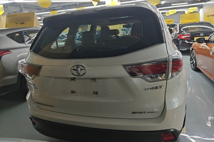 Used Toyota Highlander 2015 2.0T Four-Wheel Drive Luxury Edition 7-Seater Rear