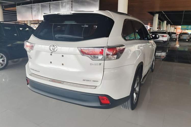 Used Toyota Highlander 2015 2.0T Four-Wheel Drive Luxury Edition 7-Seater Rear Right 45 Deg
