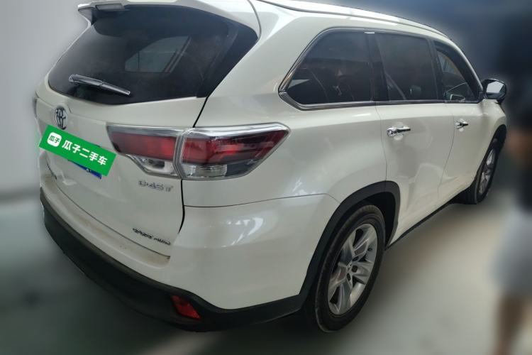 Used Toyota Highlander 2015 2.0T Two-Wheel Drive Luxury Edition 7 Seats Rear Right 45 Deg