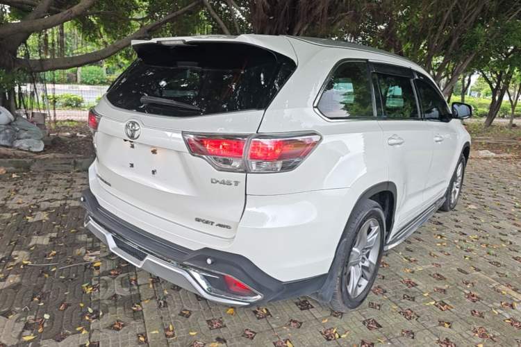 Used Toyota Highlander 2015 2.0T Four-Wheel Drive Luxury Edition 7-Seater Rear Right 45 Deg
