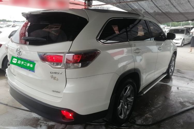 Used Toyota Highlander 2015 2.0T Two-Wheel Drive Luxury Edition 7 Seats Rear Right 45 Deg
