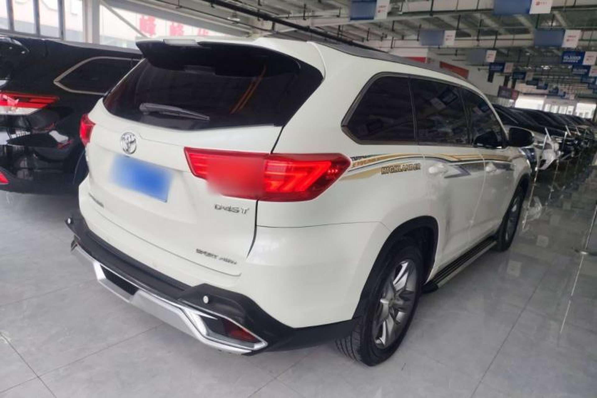 Used Toyota Highlander 2015 2.0T Four-Wheel Drive Luxury Edition 7-Seater Rear Right 45 Deg
