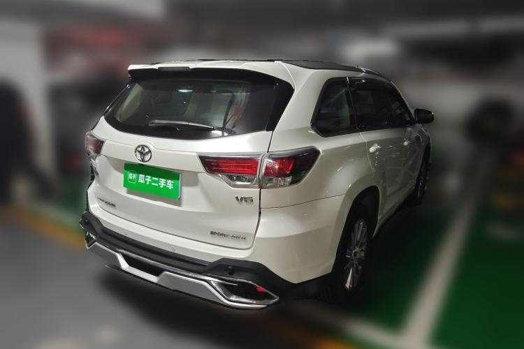 Used Toyota Highlander 2015 3.5L 4x4 Luxury Edition 7-seater Rear Right 45 Deg