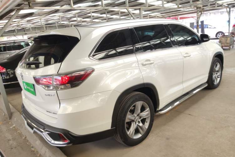 Used Toyota Highlander 2015 2.0T Four-Wheel Drive Luxury Edition 7-Seater Rear Right 45 Deg