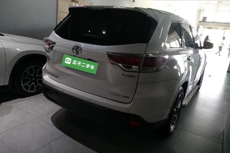 Used Toyota Highlander 2015 2.0T Four-Wheel Drive Luxury Edition 7-Seater Rear Right 45 Deg