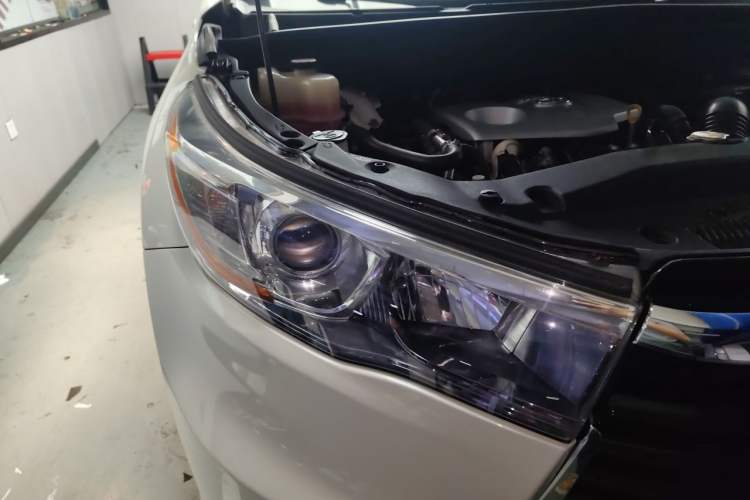 Used Toyota Highlander 2015 2.0T Two-Wheel Drive Luxury Edition 7 Seats Right Front Headlight