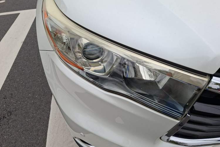 Used Toyota Highlander 2015 2.0T Two-Wheel Drive Luxury Edition 7 Seats Right Front Headlight