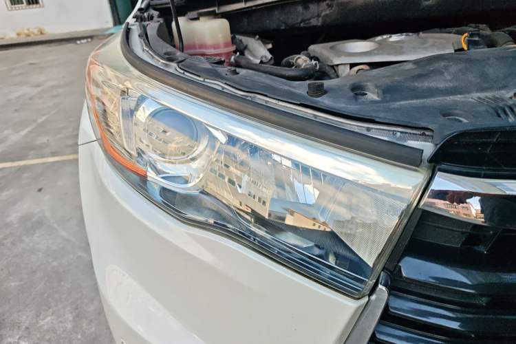 Used Toyota Highlander 2015 2.0T Two-Wheel Drive Luxury Edition 7 Seats Right Front Headlight