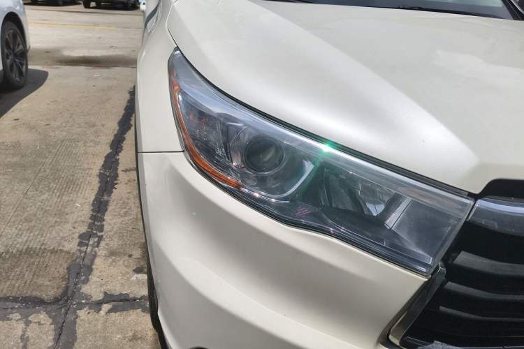 Used Toyota Highlander 2015 2.0T Two-Wheel Drive Luxury Edition 7 Seats Right Front Headlight