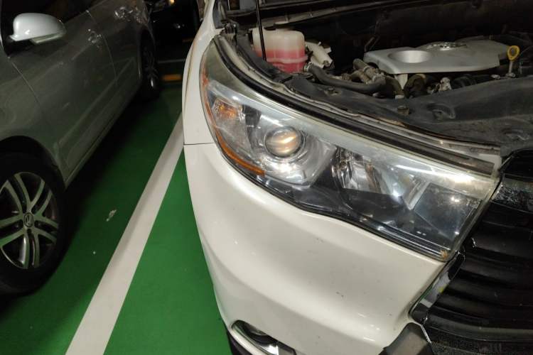 Used Toyota Highlander 2015 2.0T Four-Wheel Drive Luxury Edition 7-Seater Right Front Headlight