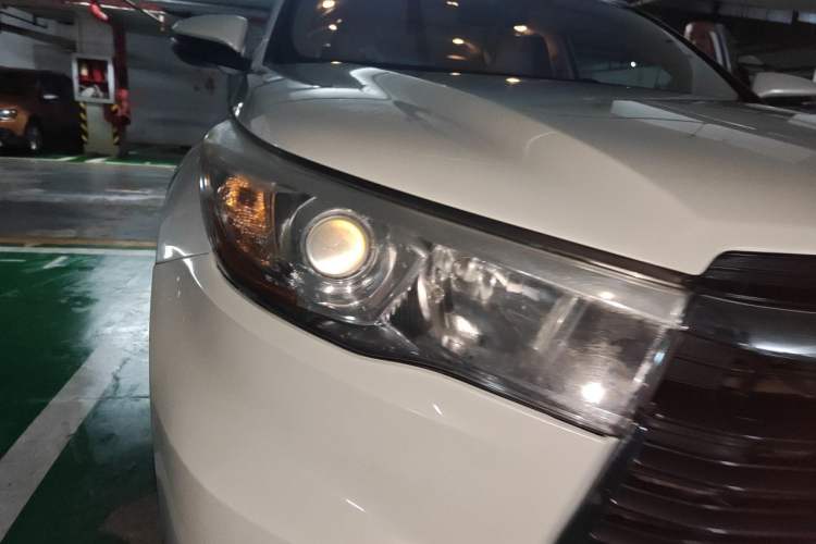 Used Toyota Highlander 2015 3.5L 4x4 Luxury Edition 7-seater Right Front Headlight