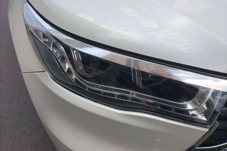 Used Toyota Highlander 2015 2.0T Two-Wheel Drive Luxury Edition 7 Seats Right Front Headlight