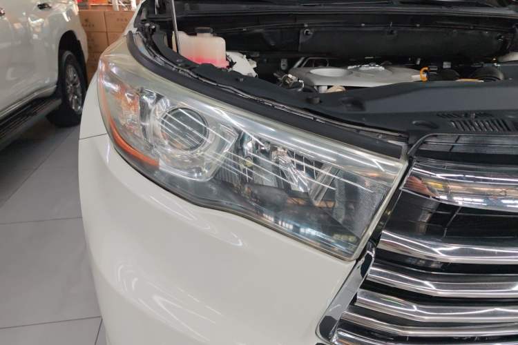Used Toyota Highlander 2015 2.0T Two-Wheel Drive Luxury Edition 7 Seats Right Front Headlight