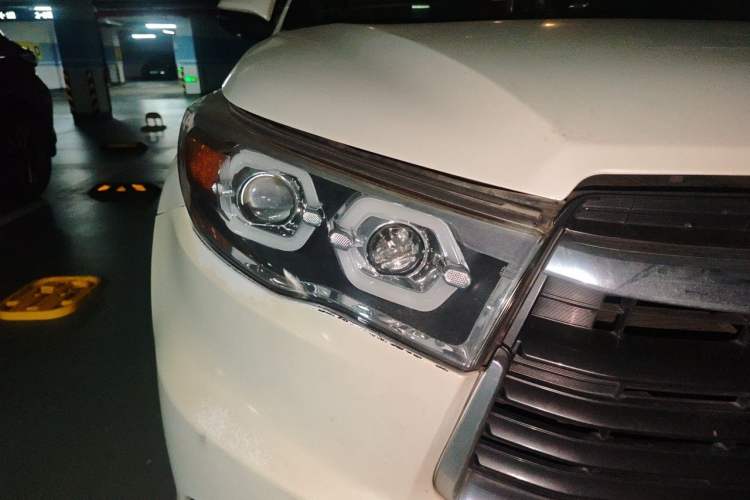 Used Toyota Highlander 2015 2.0T Four-Wheel Drive Luxury Edition 7-Seater Right Front Headlight