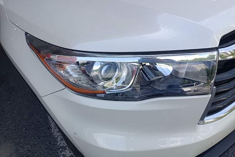 Used Toyota Highlander 2015 3.5L 4x4 Luxury Edition 7-seater Right Front Headlight