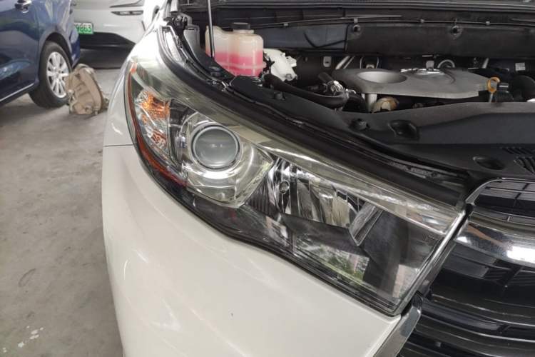 Used Toyota Highlander 2015 2.0T Four-Wheel Drive Luxury Edition 7-Seater Right Front Headlight