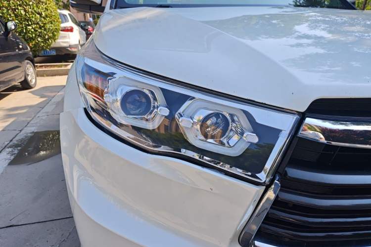 Used Toyota Highlander 2015 2.0T Four-Wheel Drive Luxury Navigation Version with 7 Seats Right Front Headlight