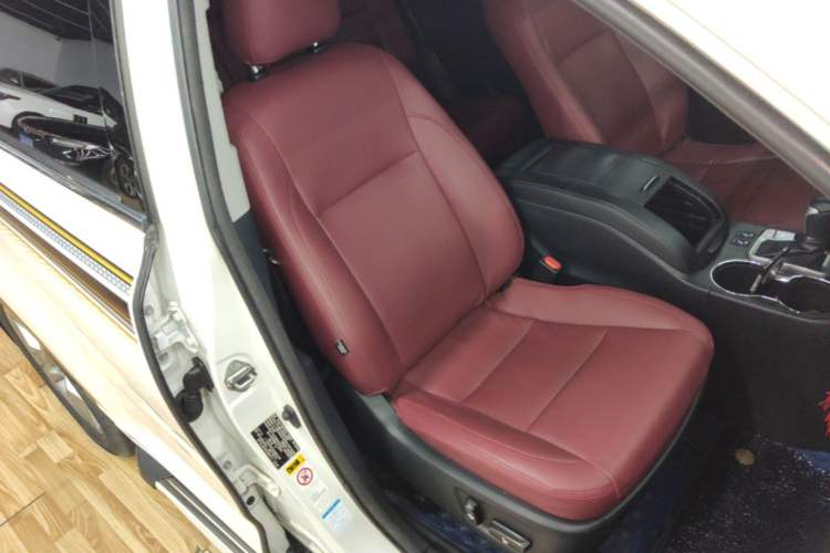 Used Toyota Highlander 2015 2.0T Four-Wheel Drive Luxury Edition 7-Seater Right Front Seat