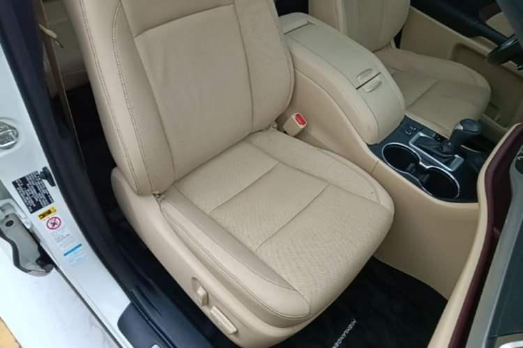 Used Toyota Highlander 2015 2.0T Four-Wheel Drive Luxury Edition 7-Seater Right Front Seat