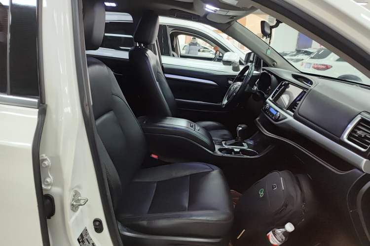 Used Toyota Highlander 2015 2.0T Four-Wheel Drive Luxury Edition 7-Seater Right Front Seat