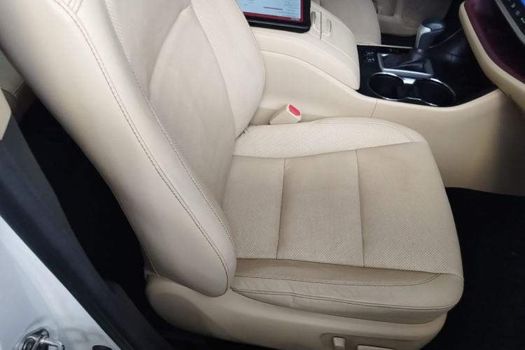 Used Toyota Highlander 2015 2.0T Two-Wheel Drive Luxury Edition 7 Seats Right Front Seat