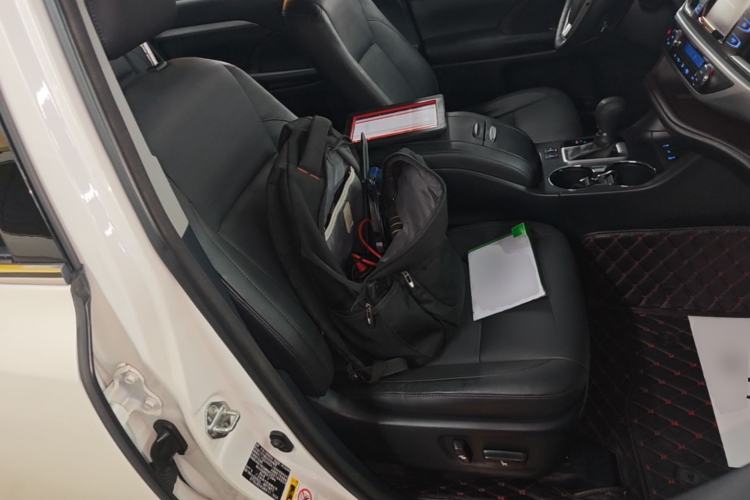Used Toyota Highlander 2015 2.0T Four-Wheel Drive Luxury Edition 7-Seater Right Front Seat