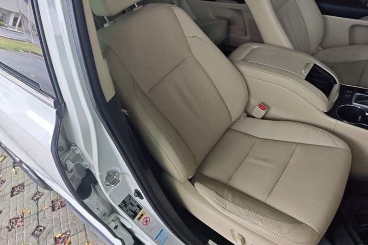 Used Toyota Highlander 2015 2.0T Four-Wheel Drive Luxury Edition 7-Seater Right Front Seat