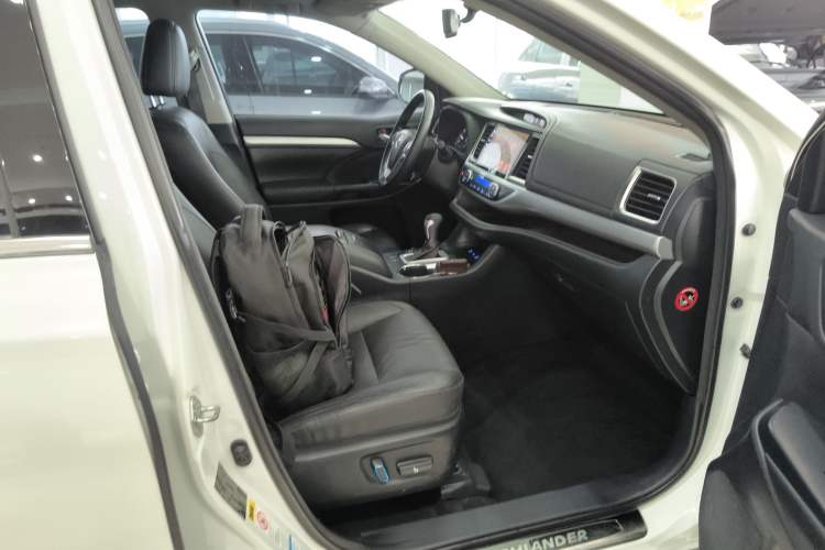 Used Toyota Highlander 2015 2.0T Four-Wheel Drive Luxury Edition 7-Seater Right Front Seat