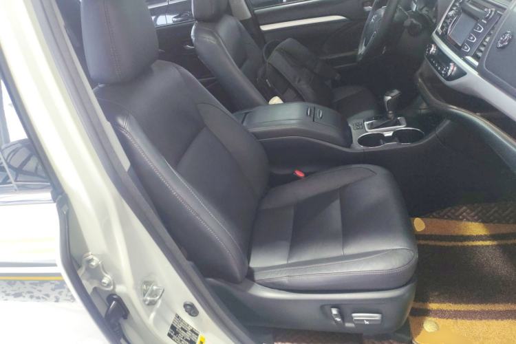 Used Toyota Highlander 2015 2.0T Four-Wheel Drive Luxury Edition 7-Seater Right Front Seat