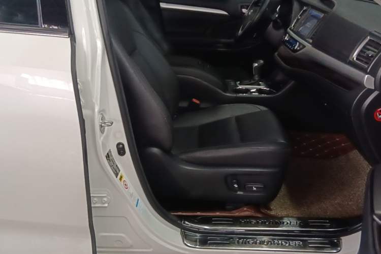 Used Toyota Highlander 2015 2.0T Four-Wheel Drive Luxury Edition 7-Seater Right Front Seat