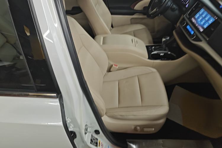 Used Toyota Highlander 2015 2.0T Four-Wheel Drive Luxury Edition 7-Seater Right Front Seat