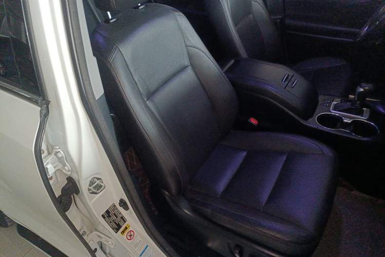 Used Toyota Highlander 2015 2.0T Four-Wheel Drive Luxury Edition 7-Seater Right Front Seat