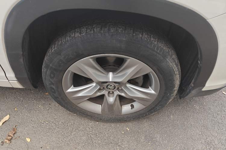 Used Toyota Highlander 2015 2.0T Four-Wheel Drive Luxury Edition 7-Seater Right Front Wheel Hub