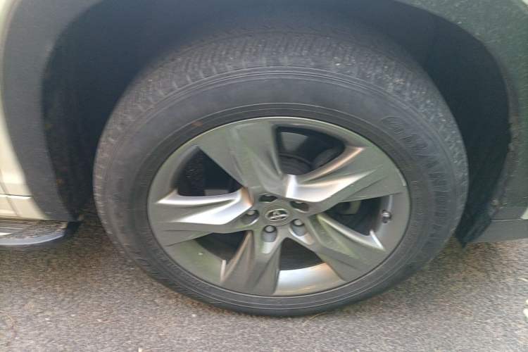 Used Toyota Highlander 2015 2.0T Four-Wheel Drive Luxury Edition 7-Seater Right Front Wheel Hub