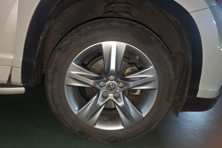 Used Toyota Highlander 2015 2.0T Four-Wheel Drive Luxury Edition 7-Seater Right Front Wheel Hub