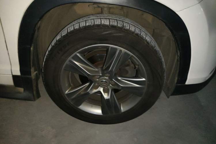 Used Toyota Highlander 2015 2.0T Four-Wheel Drive Luxury Edition 7-Seater Right Front Wheel Hub