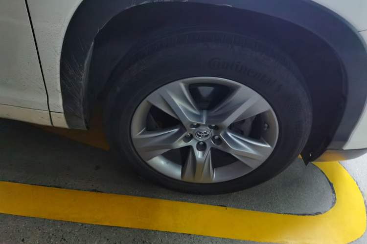 Used Toyota Highlander 2015 2.0T Four-Wheel Drive Luxury Edition 7-Seater Right Front Wheel Hub