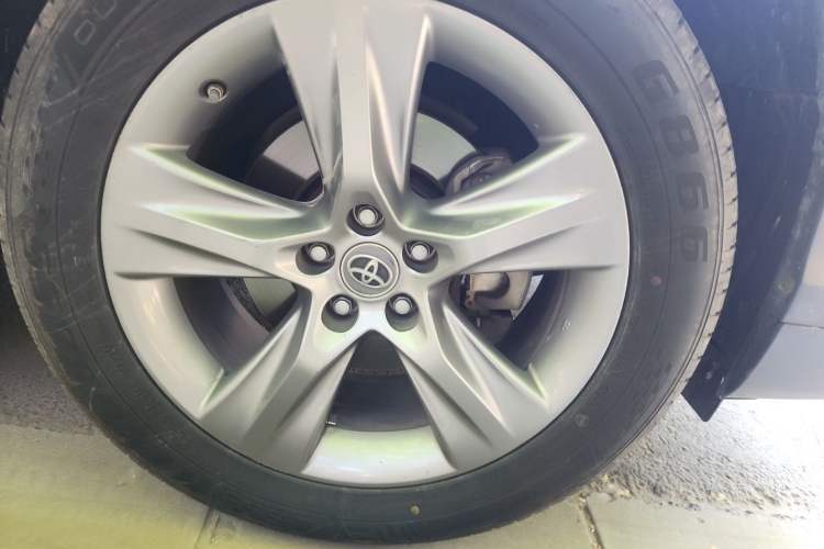 Used Toyota Highlander 2015 2.0T Four-Wheel Drive Luxury Edition 7-Seater Right Front Wheel Hub