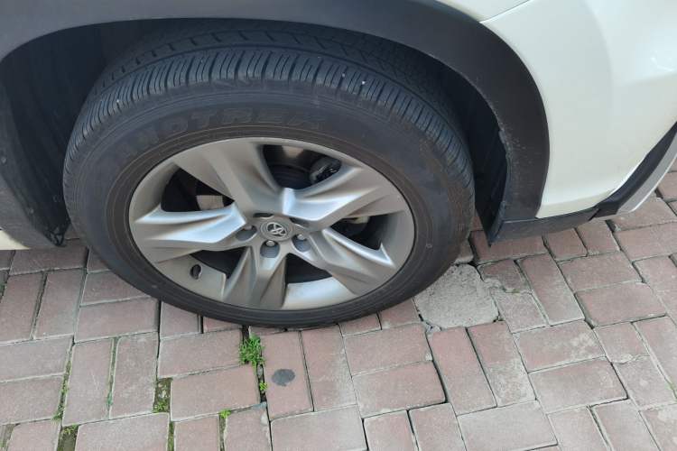 Used Toyota Highlander 2015 2.0T Four-Wheel Drive Luxury Edition 7-Seater Right Front Wheel Hub