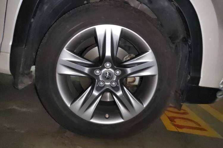 Used Toyota Highlander 2015 2.0T Four-Wheel Drive Ultimate Edition 7-Seater Right Front Wheel Hub