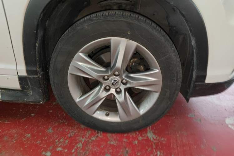 Used Toyota Highlander 2015 2.0T Four-Wheel Drive Luxury Edition 7-Seater Right Front Wheel Hub