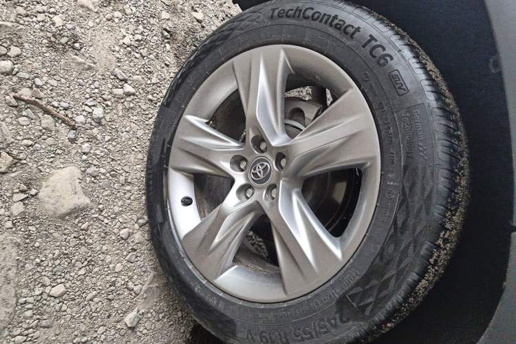 Used Toyota Highlander 2015 2.0T Four-Wheel Drive Luxury Edition 7-Seater Right Front Wheel Hub