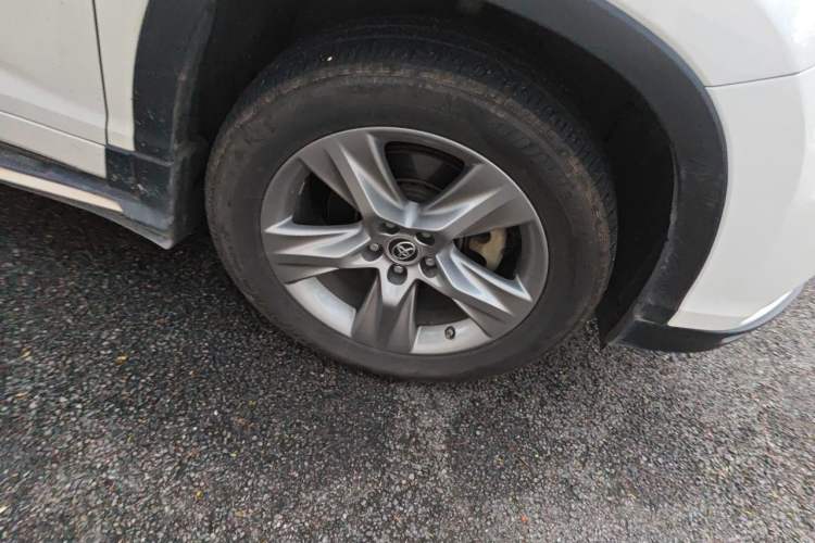 Used Toyota Highlander 2015 2.0T Four-Wheel Drive Luxury Edition 7-Seater Right Front Wheel Hub