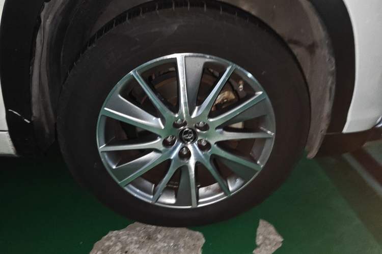 Used Toyota Highlander 2015 3.5L 4x4 Luxury Edition 7-seater Right Front Wheel Hub