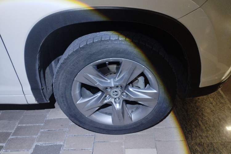 Used Toyota Highlander 2015 2.0T Four-Wheel Drive Luxury Edition 7-Seater Right Front Wheel Hub