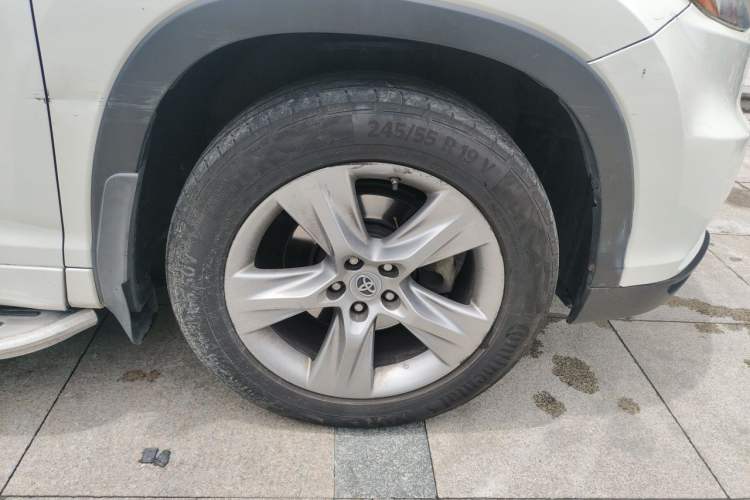 Used Toyota Highlander 2015 2.0T Four-Wheel Drive Luxury Edition 7-Seater Right Front Wheel Hub
