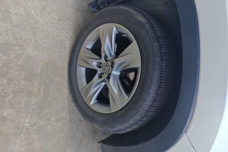 Used Toyota Highlander 2015 2.0T Four-Wheel Drive Luxury Edition 7-Seater Right Front Wheel Hub