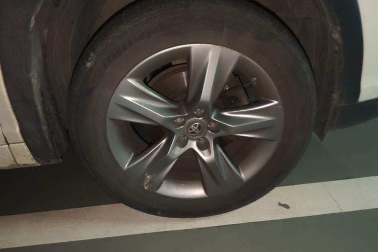 Used Toyota Highlander 2015 2.0T Four-Wheel Drive Luxury Edition 7-Seater Right Front Wheel Hub