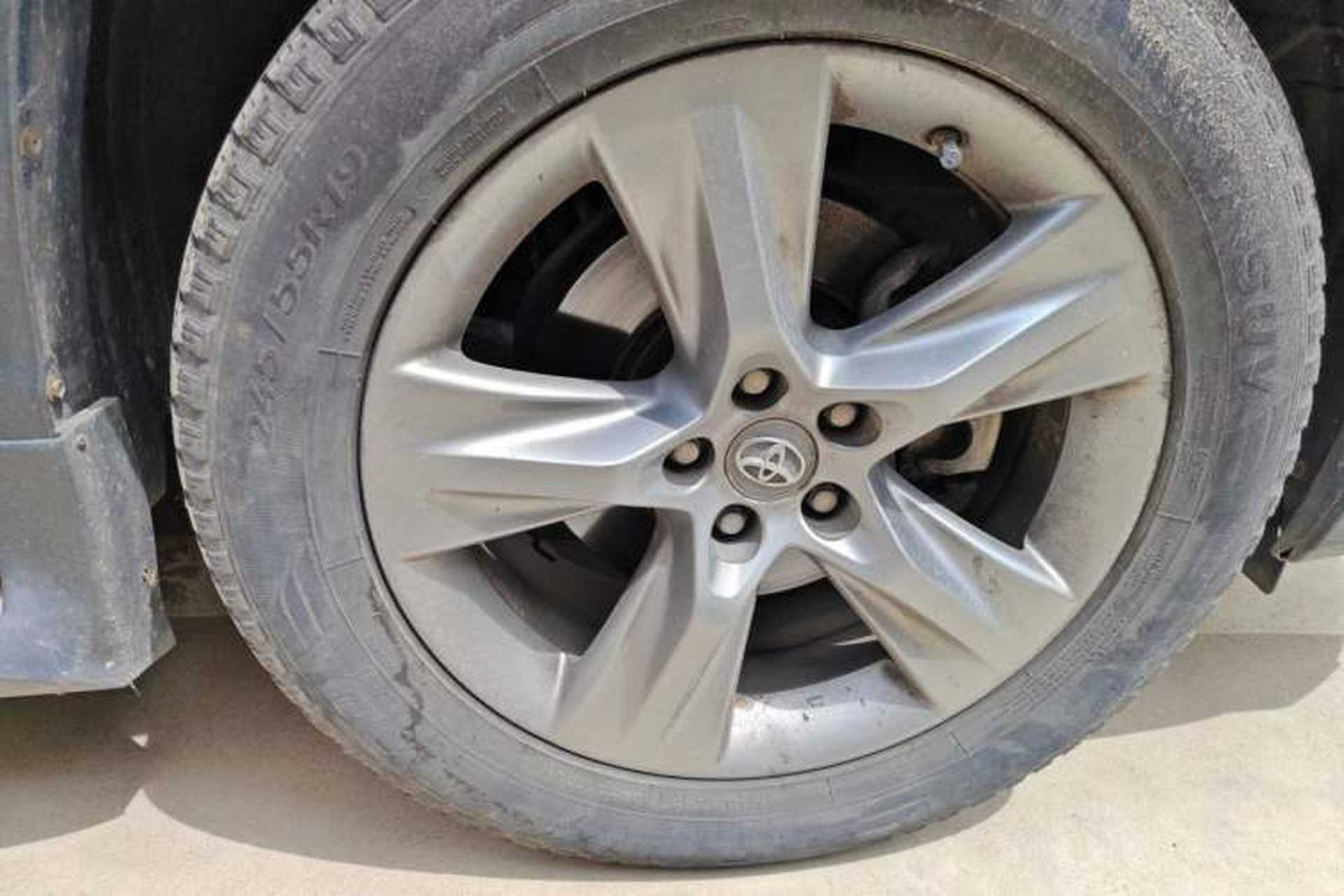Used Toyota Highlander 2015 2.0T Four-Wheel Drive Luxury Edition 7-Seater Right Front Wheel Hub